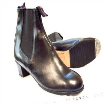 2010 Flamenco Ankle Boot in leather w/nails